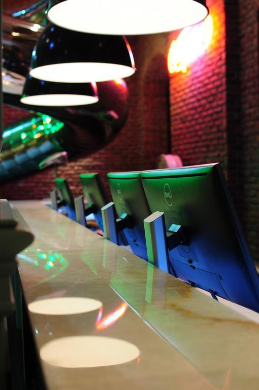 Reddot Hotel Taichung Bagian luar foto