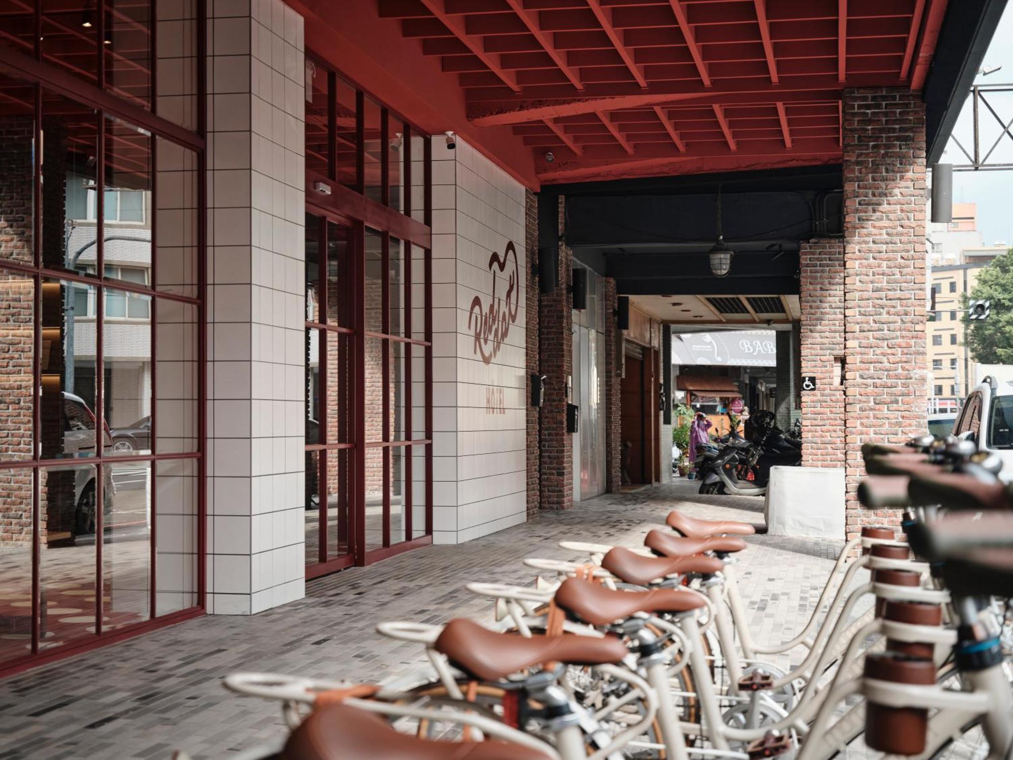 Reddot Hotel Taichung Bagian luar foto