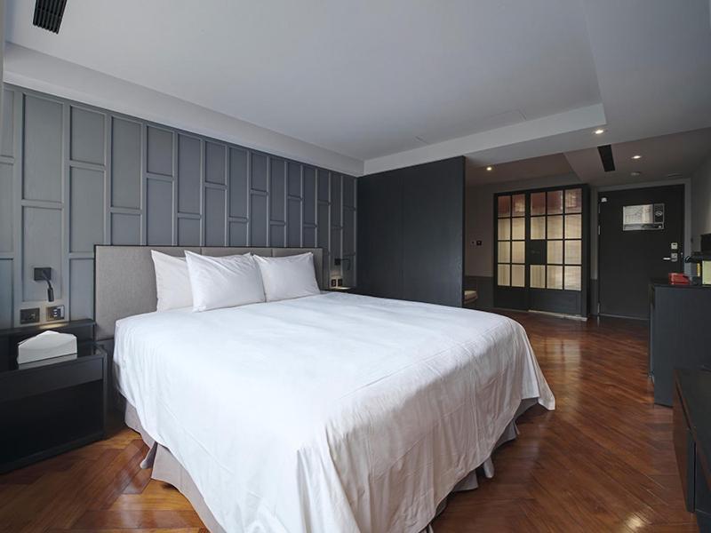 Reddot Hotel Taichung Bagian luar foto