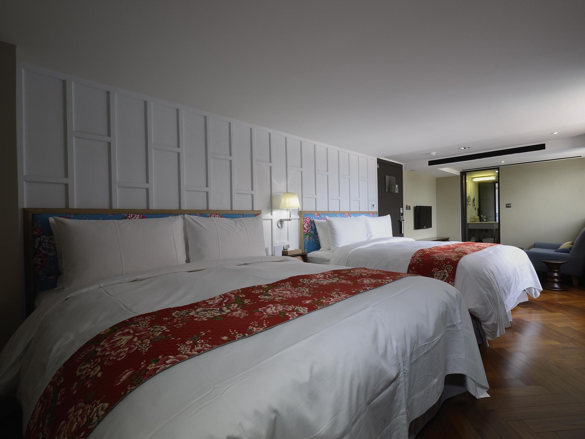 Reddot Hotel Taichung Bagian luar foto