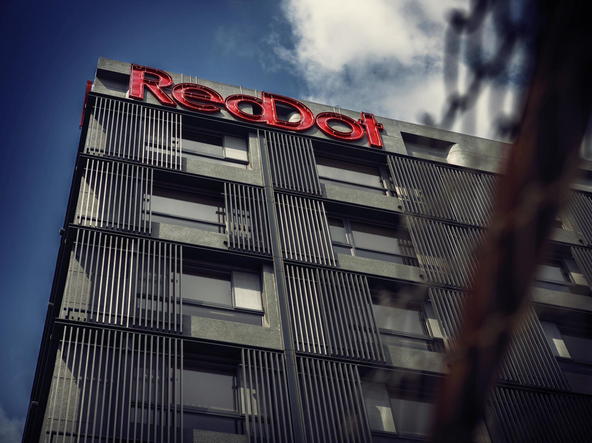 Reddot Hotel Taichung Bagian luar foto