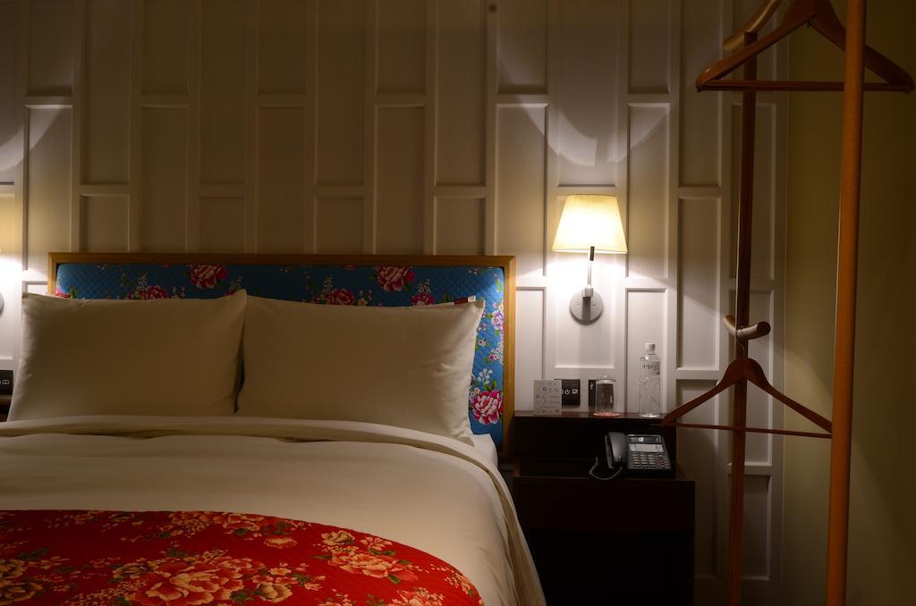 Reddot Hotel Taichung Bagian luar foto