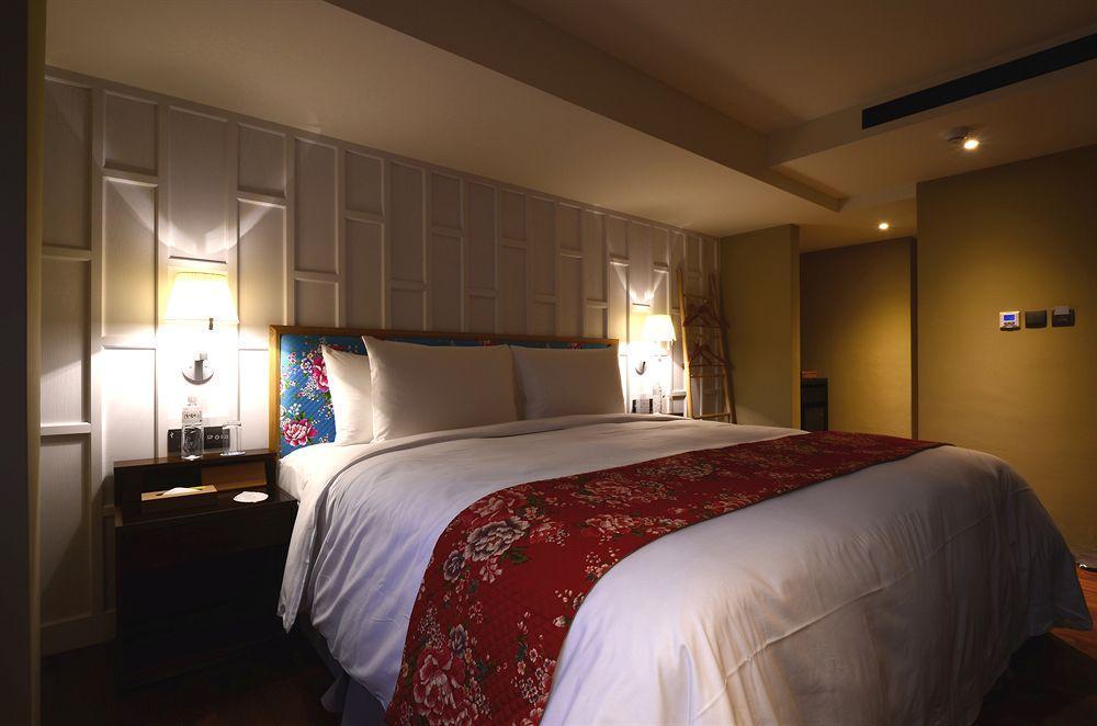 Reddot Hotel Taichung Bagian luar foto