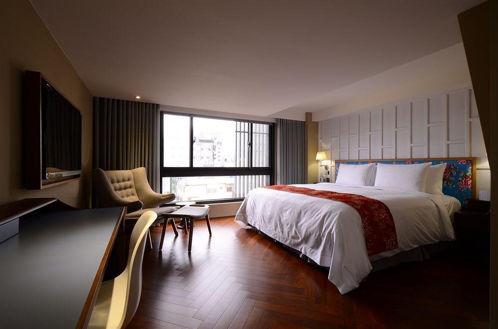 Reddot Hotel Taichung Bagian luar foto