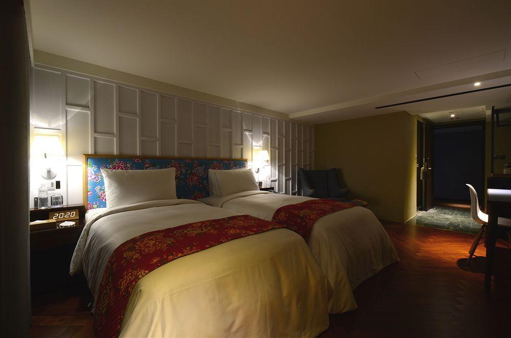 Reddot Hotel Taichung Bagian luar foto