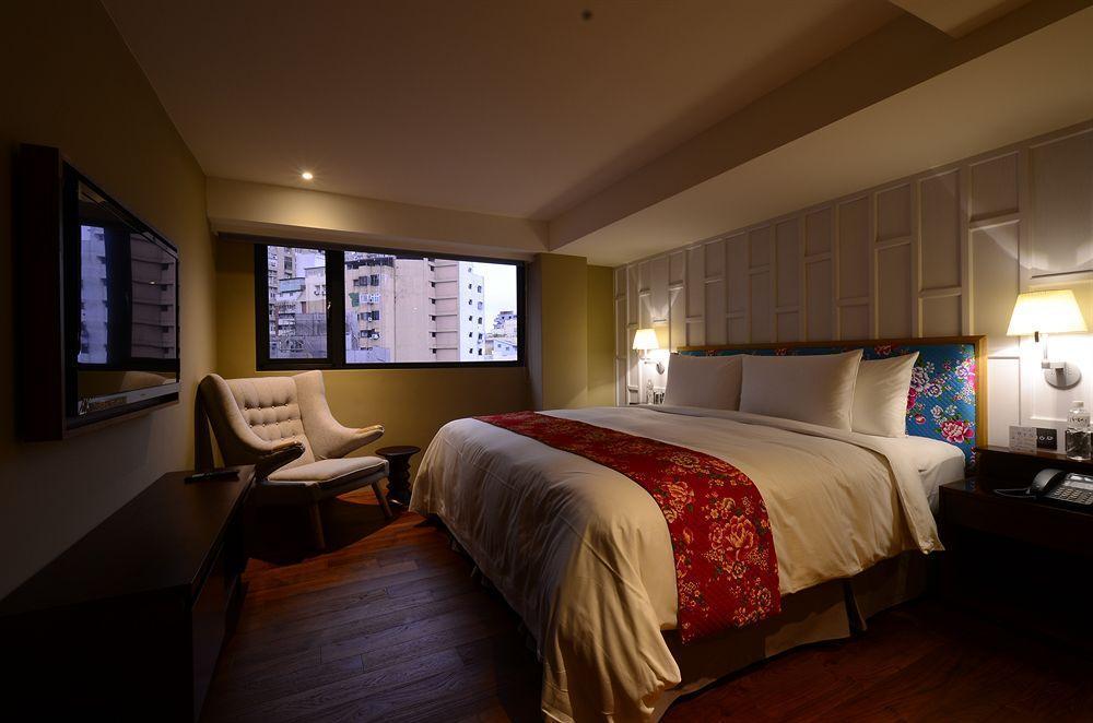 Reddot Hotel Taichung Bagian luar foto