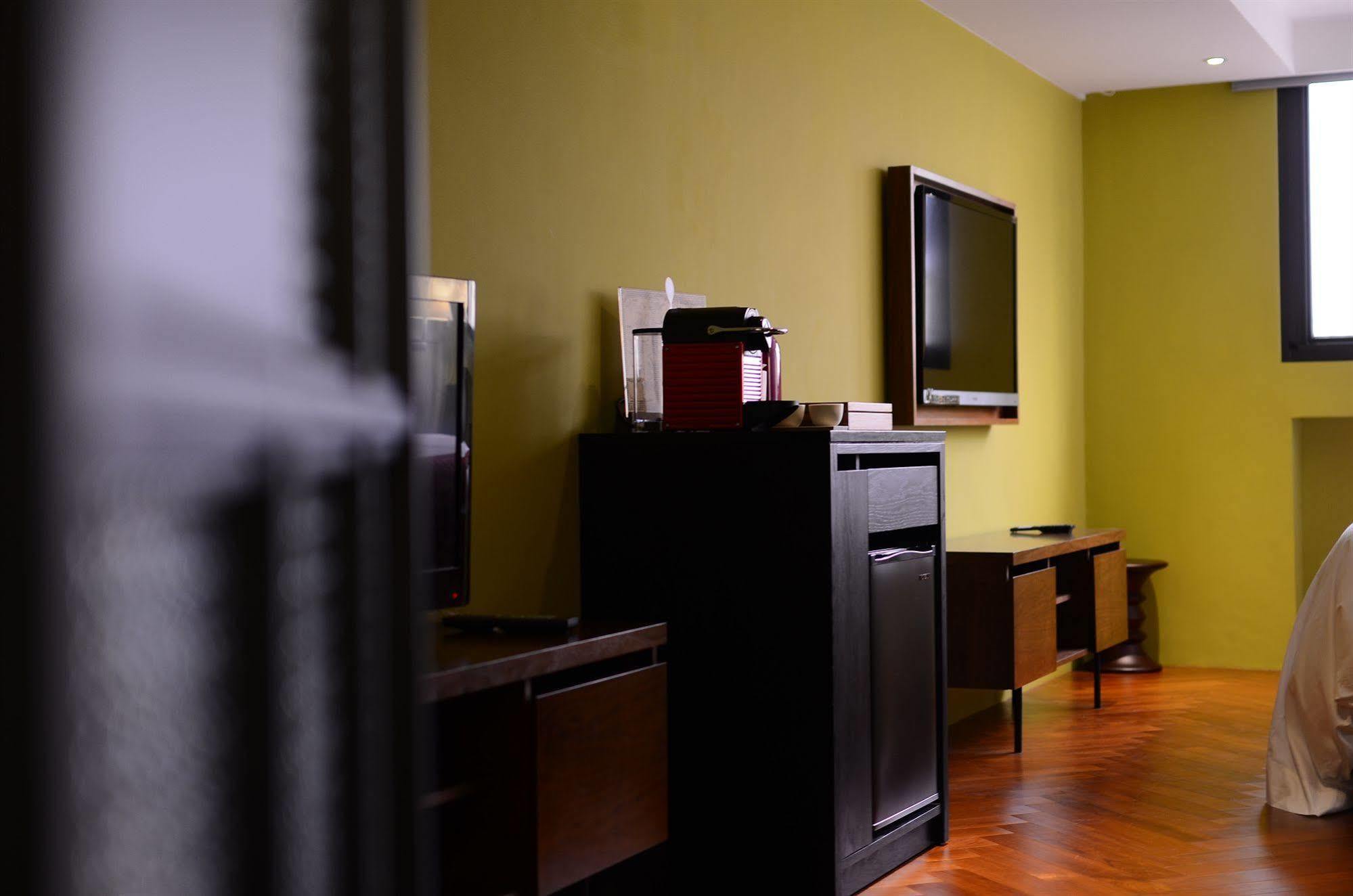 Reddot Hotel Taichung Bagian luar foto