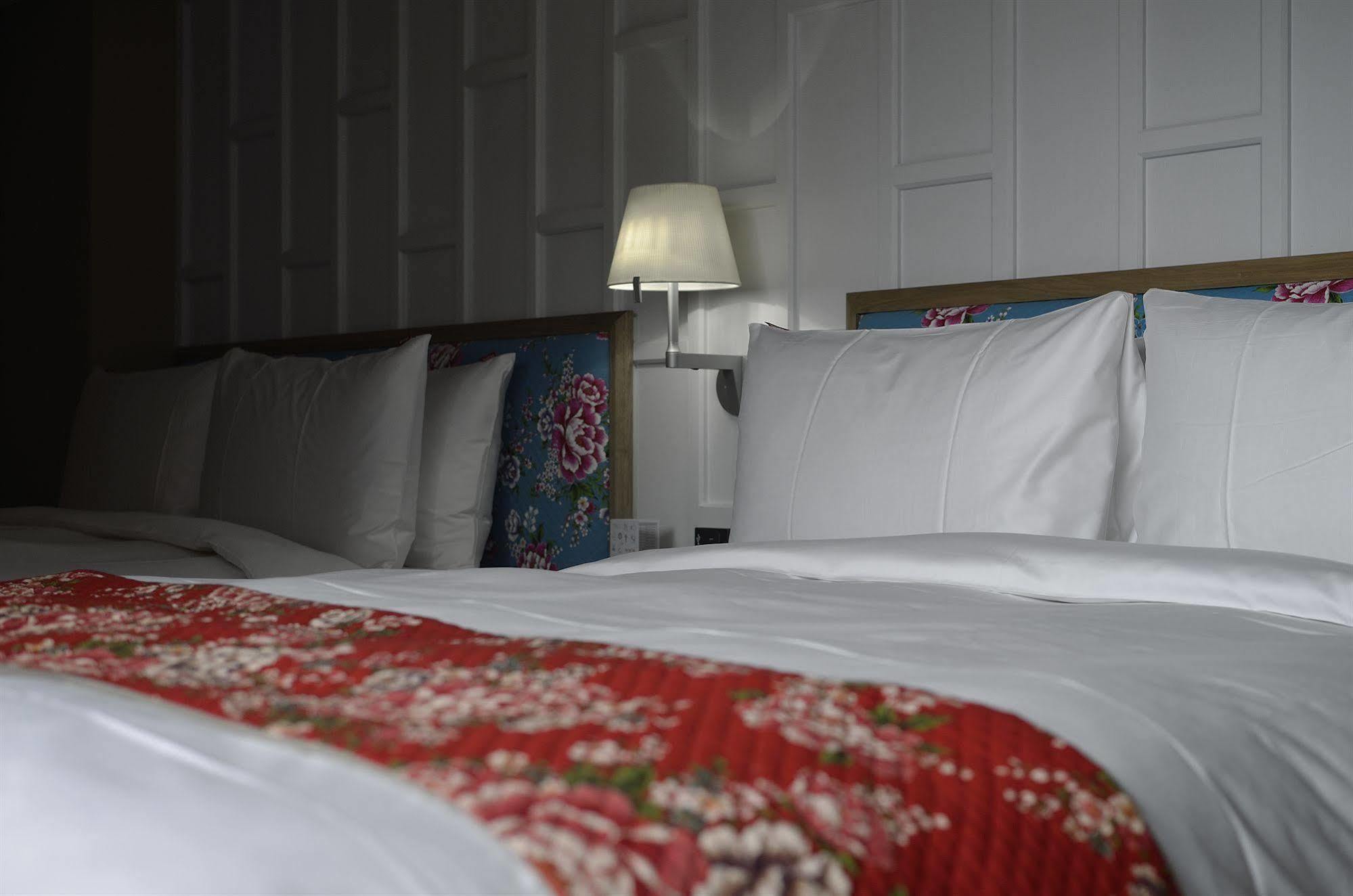 Reddot Hotel Taichung Bagian luar foto
