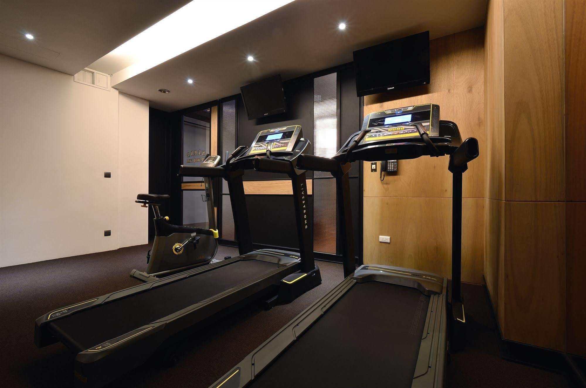 Reddot Hotel Taichung Bagian luar foto